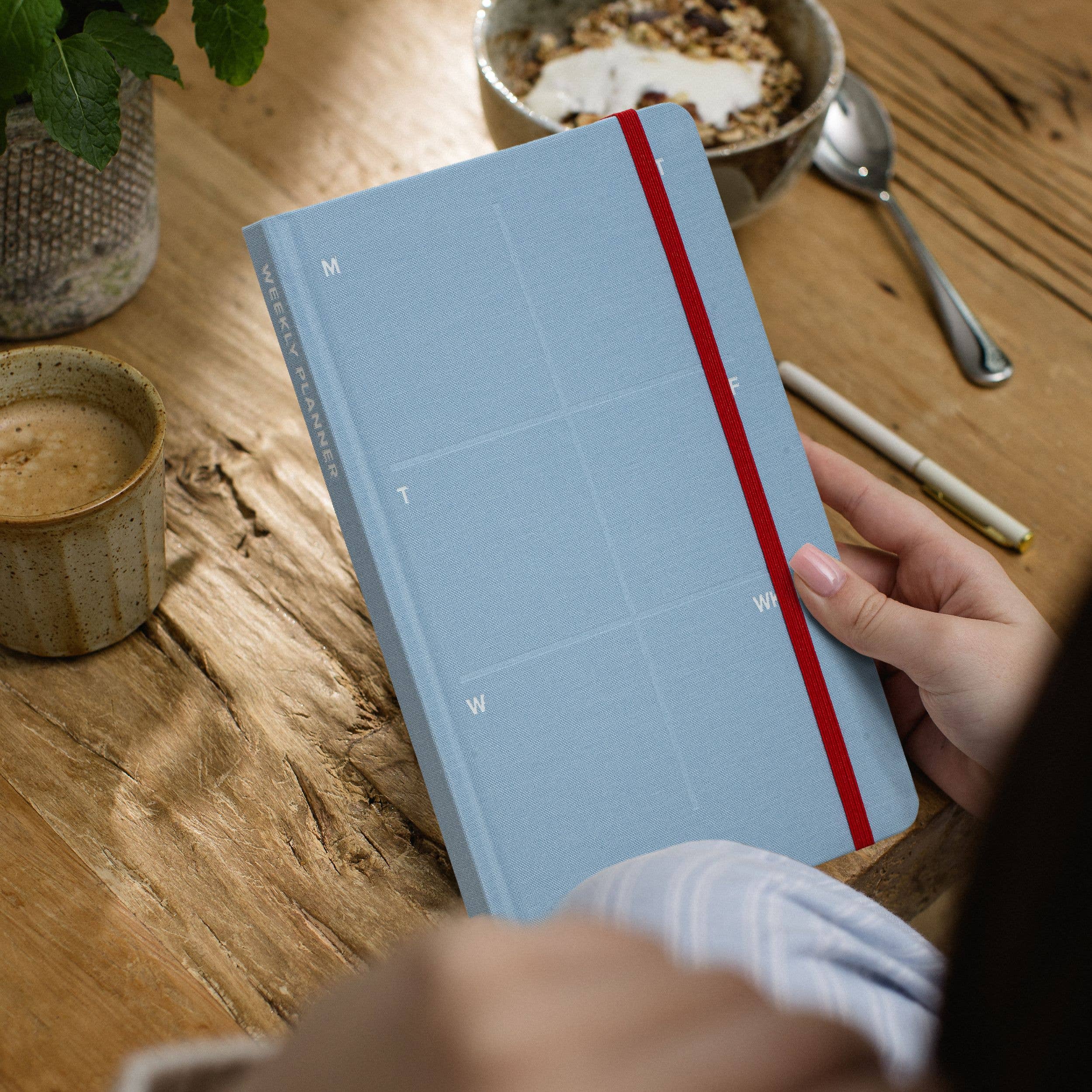 Undated Weekly Linen Planner / Blue