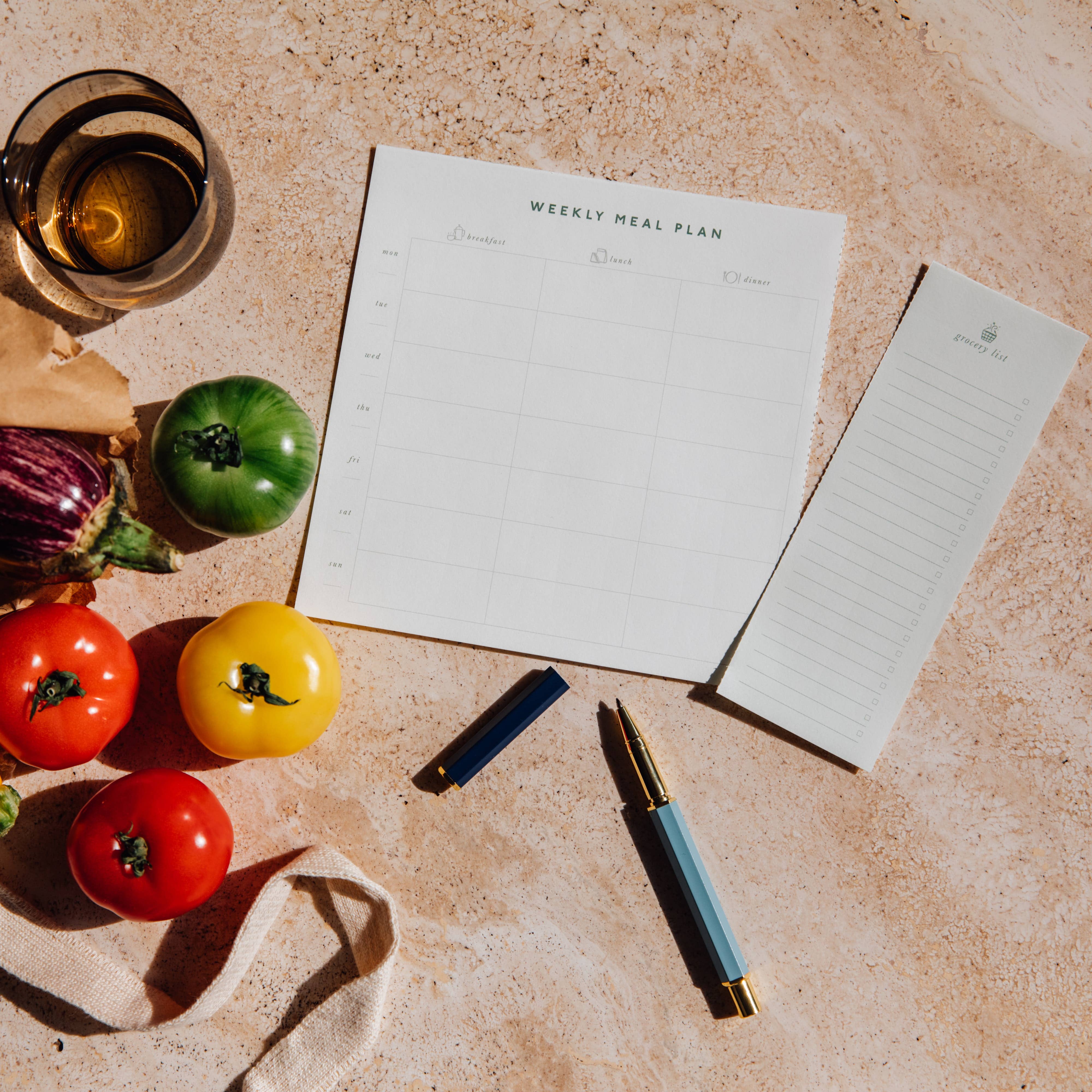 Weekly Meal Planner & Grocery List / Undated / Tablecloth