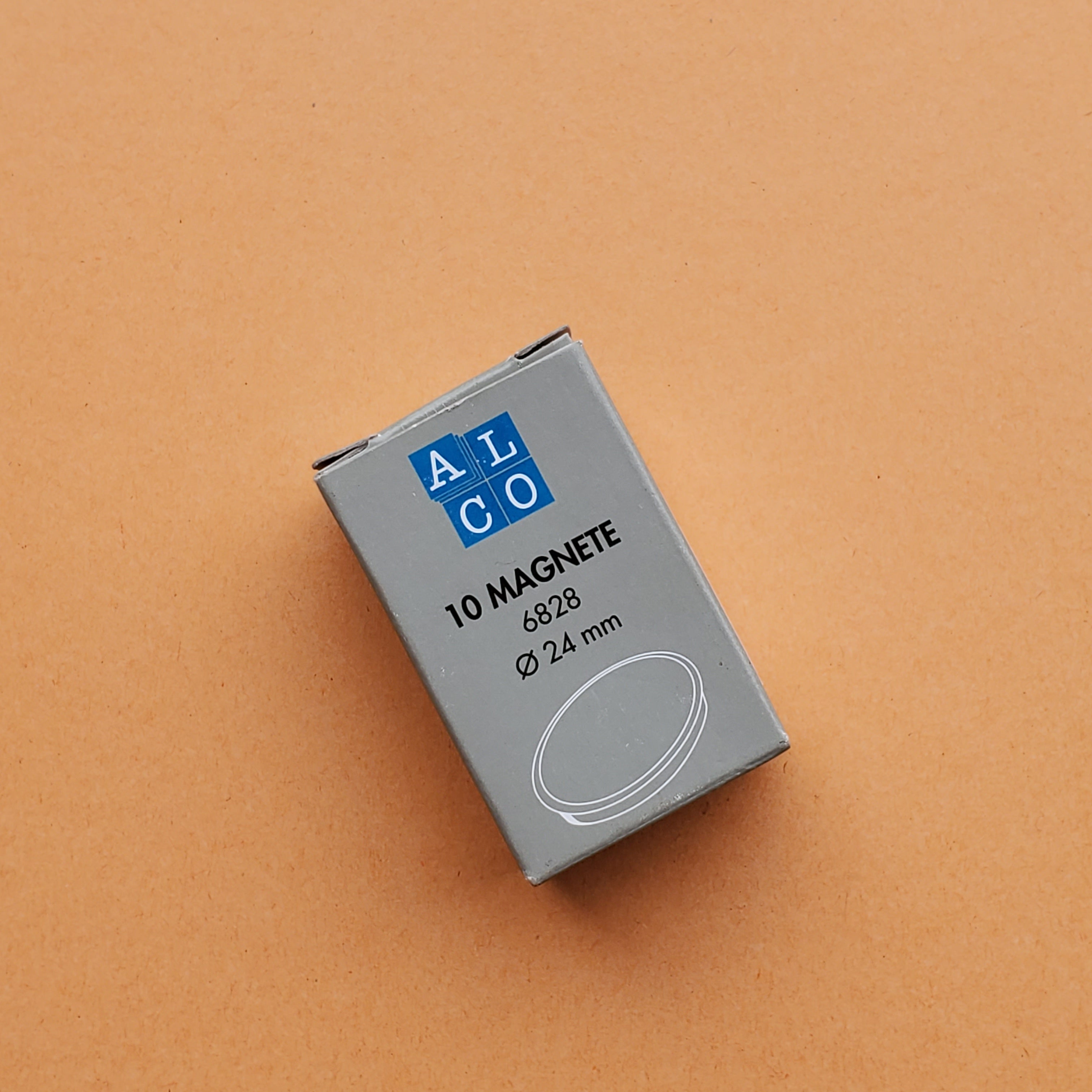 Vintage Round Magnets / Set of 10 / Assorted Colors