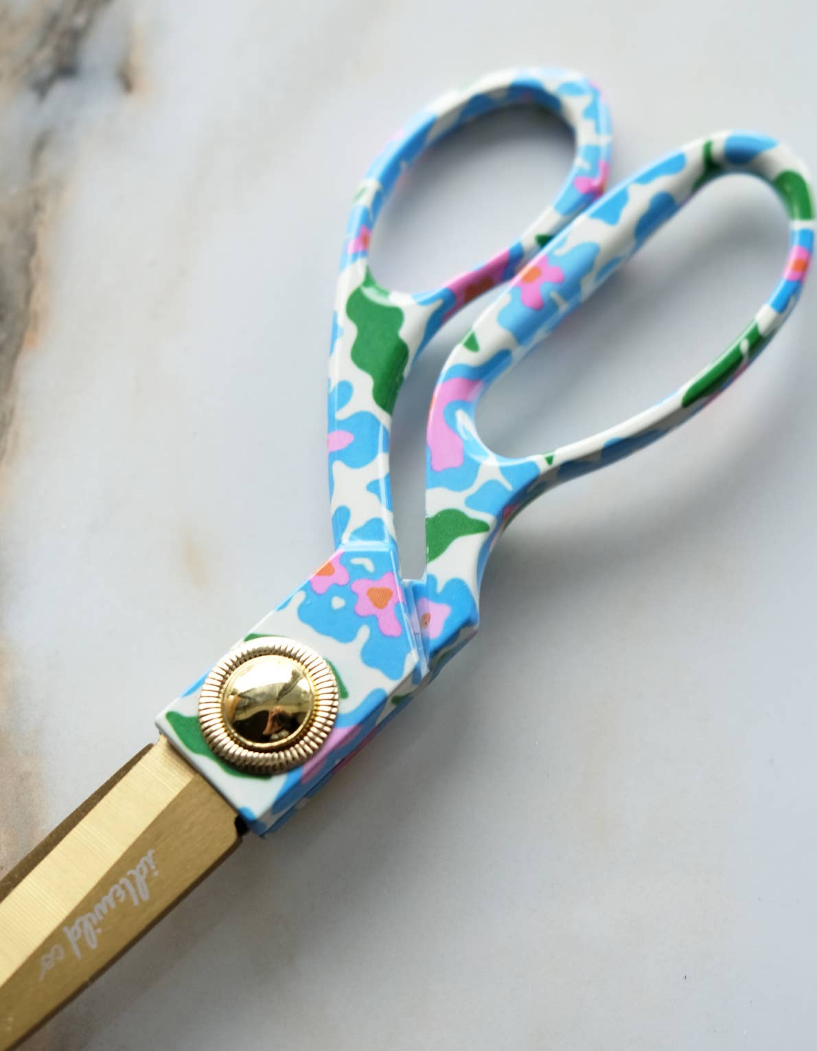 Trippy Daisies Scissors